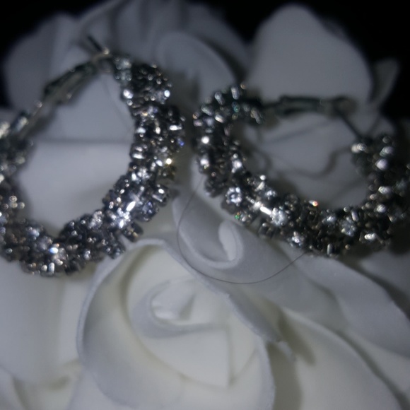 New - Picture 2 of 2