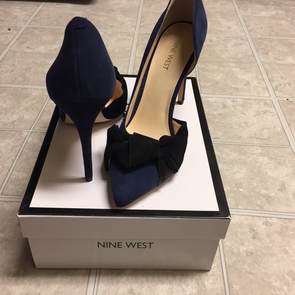 New Nine West Suede Pumps
