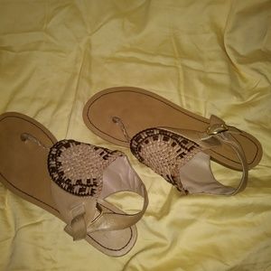 *Gently used* BCBG Sandals sz 8.5