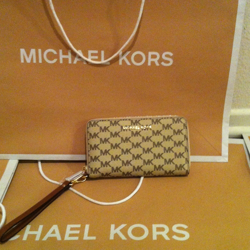 Michael Kors jet set travel