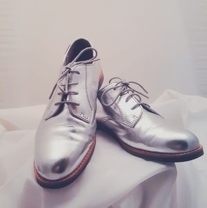 Bass Silver Metallic Oxfords Size 9