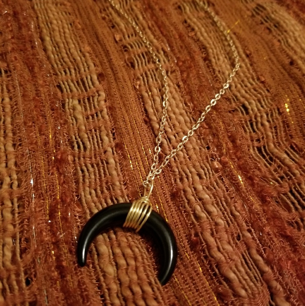 Women's fashion necklace