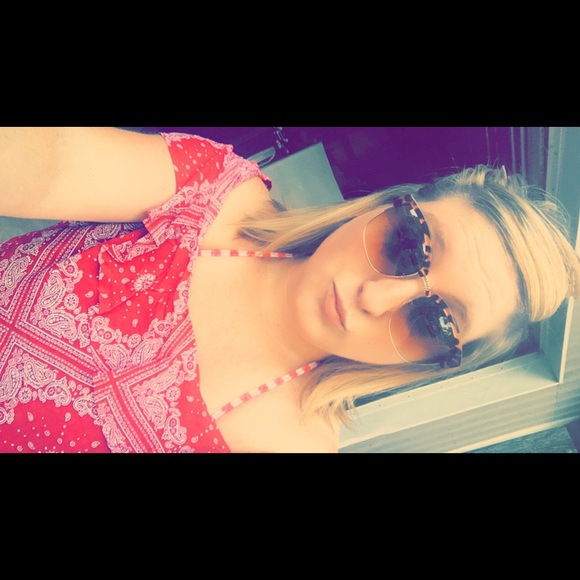 Meet your Posher, Emily - Picture 1 of 1