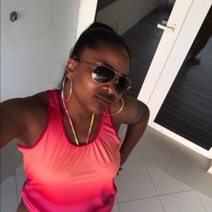 Meet your Posher, Olivia