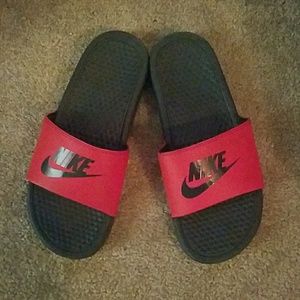 NIKE SLIDES UNISEX; W7- OBO