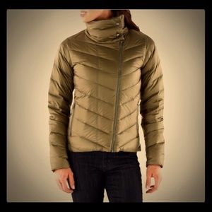 Patagonia W's Prow Down Jacket in fatigue green