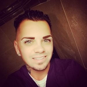 Meet your Posher, Leo