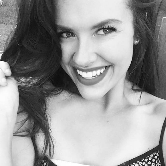 Meet your Posher, Katie - Picture 1 of 1