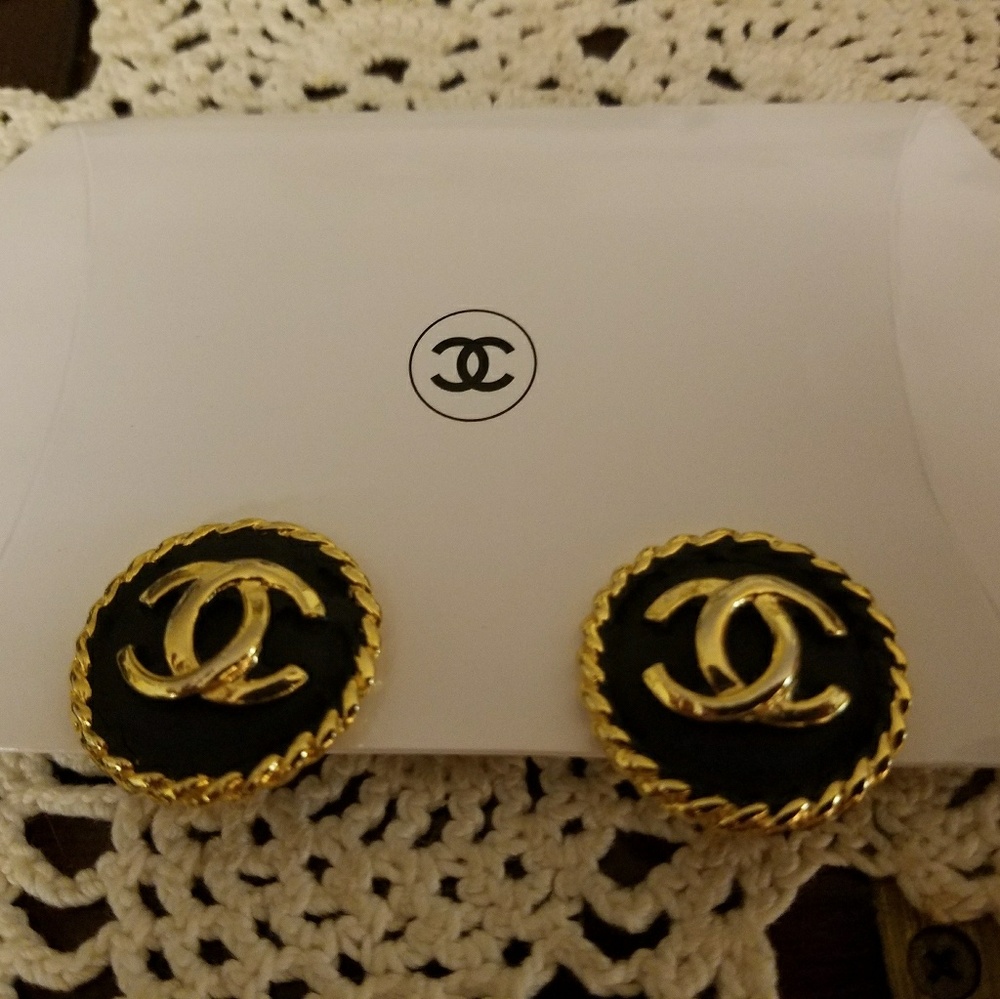 Vintage chanel clip on earrings