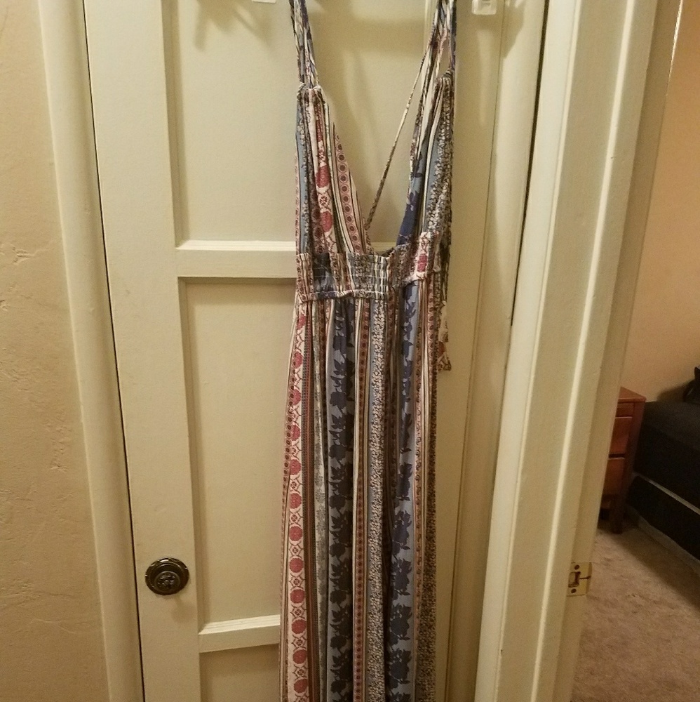 En creme deep-v pant romper