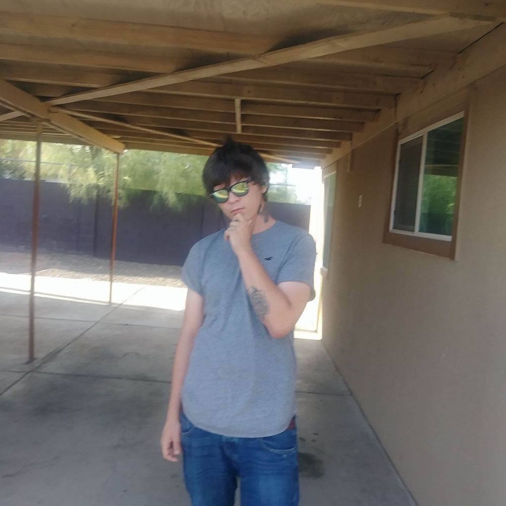 Meet your Posher, Dustin