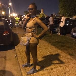 Meet your Posher, Dominique