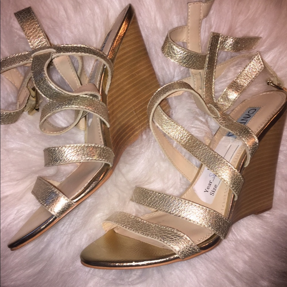 LIKE NEW Gold gladiator Cynthia Rowley wedges SZ 9