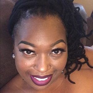 Meet your Posher, Lizgenia