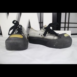 Cute Silver and Black Platform Rocket Dog 90s 7.5