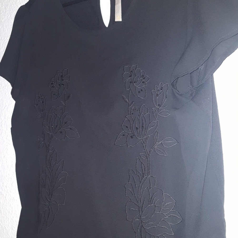 Black LC top w/ beautiful stitching & beading