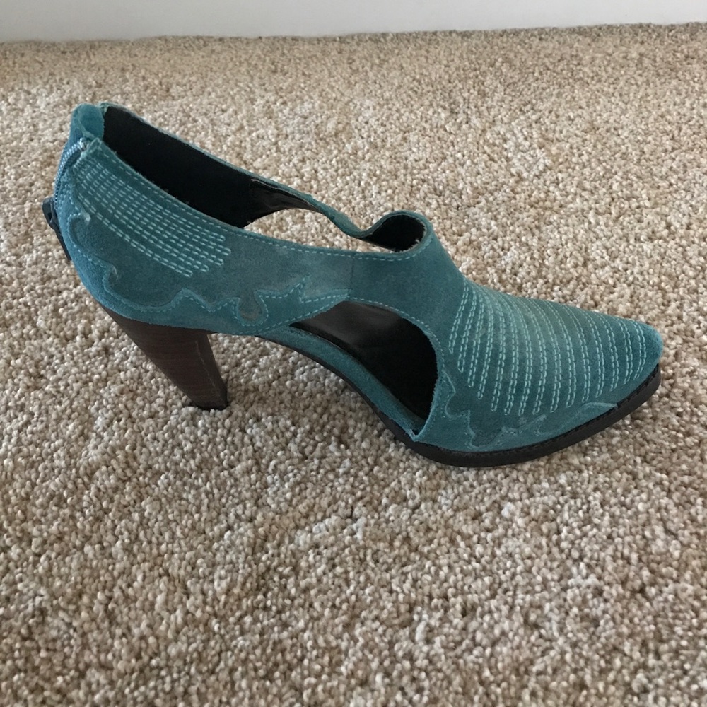 Beautiful brand new heels