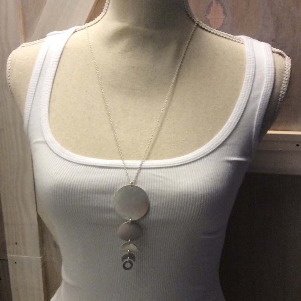 LONG SILVER SILVER DANGEL NECKLACE NWT