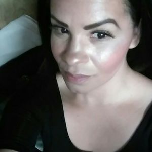 Meet your Posher, Mona