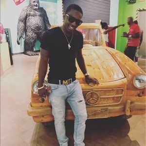 Meet your Posher, Deangelo