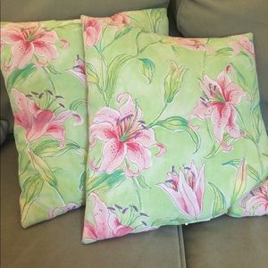 Adorable 15 x 15 pillows! 🌸