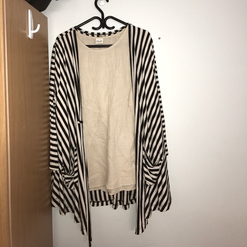 Comfy USA One button stripped cardigan