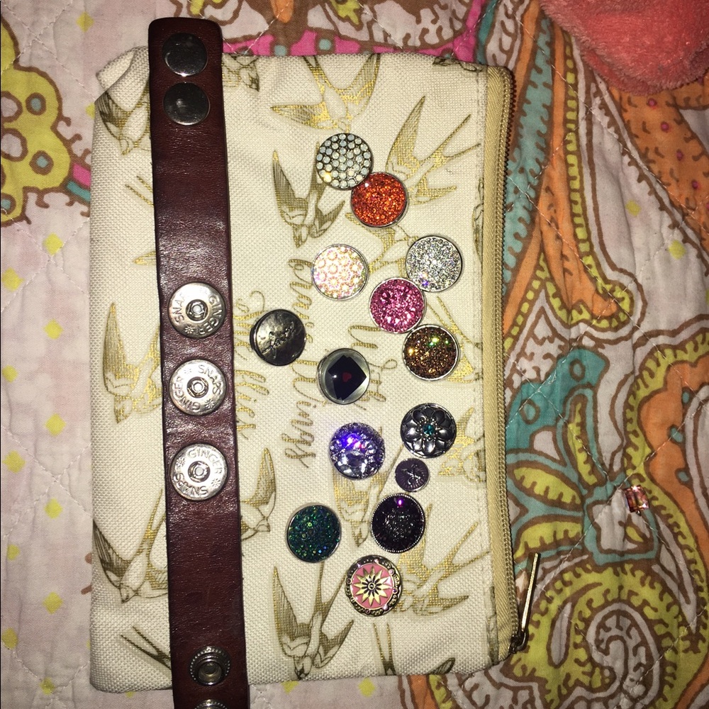 Assorted bracelets - Picture 6 of 8