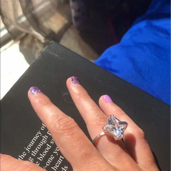 real silver ring with Crystal size 8. - Picture 2 of 4