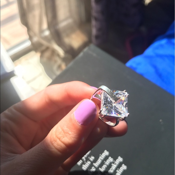 real silver ring with Crystal size 8. - Picture 3 of 4