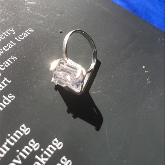 real silver ring with Crystal size 8. - Picture 4 of 4