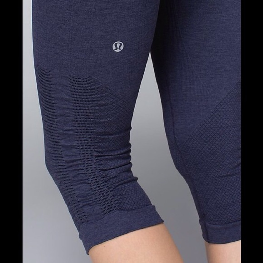 Lululemon In The Flow crop denim blue