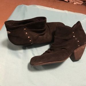 Black ankle boots..