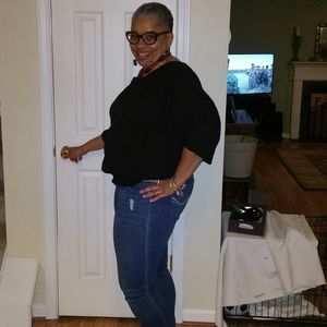 Meet your Posher, Desiree