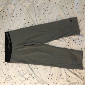 Gray Nike Pro cropped leggings