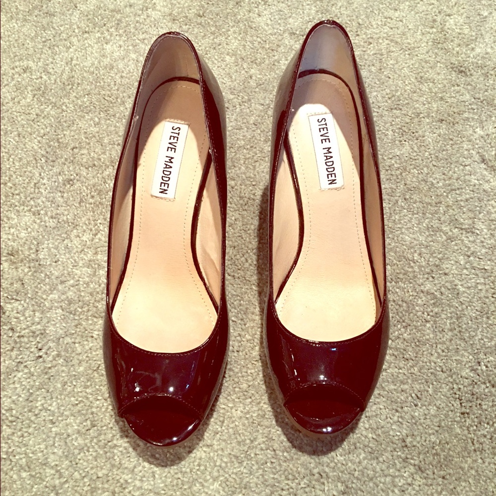 Steve Madden wine patent wedge size 7.5