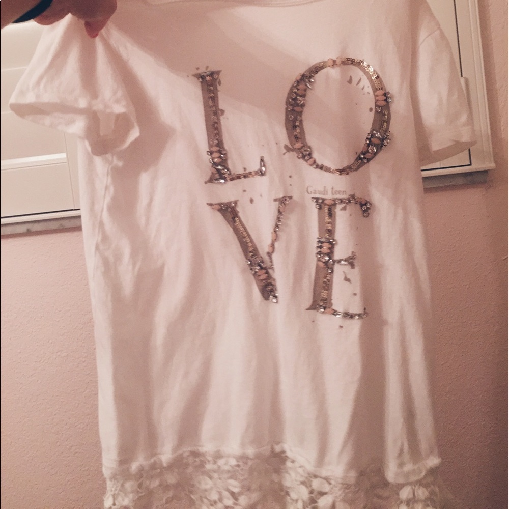 Cute shirt that says "LOVE"