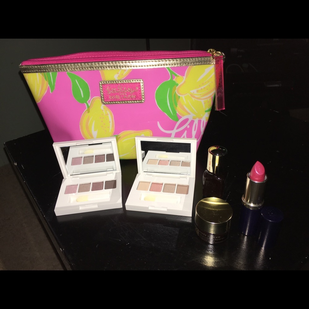 Estée Lauder makeup bag set