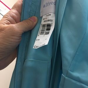 25 each one size a 4 and the other is a 12