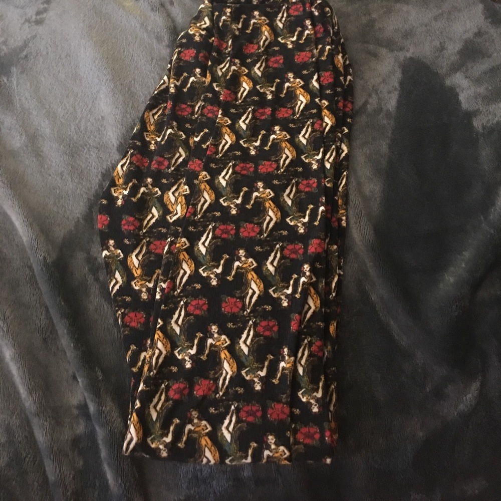 Lularoe Hawaiian dancer OS