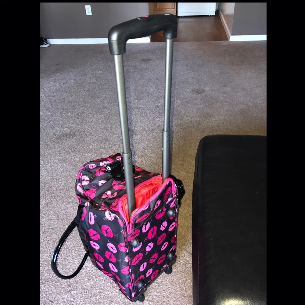 Betsy Johnson Rolling Duffle Bag 💋