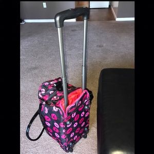 Betsy Johnson Rolling Duffle Bag 💋