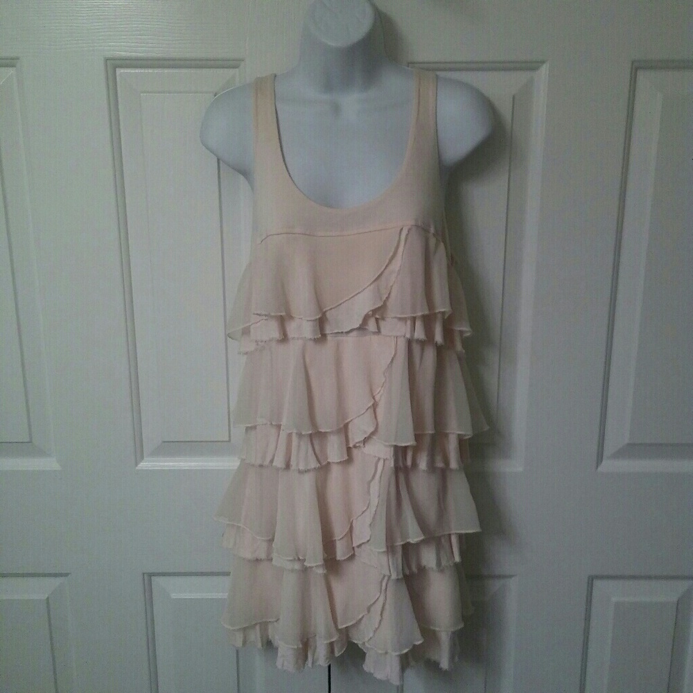 Adorable H&M pale pink ruffle dress