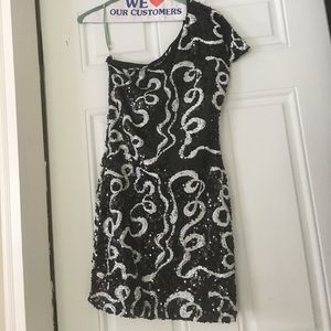 Half shoulder black and white sequins dress mini