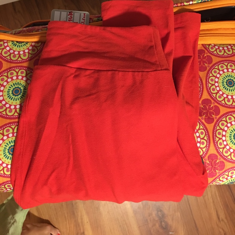 One size red LuLaRoe leggings