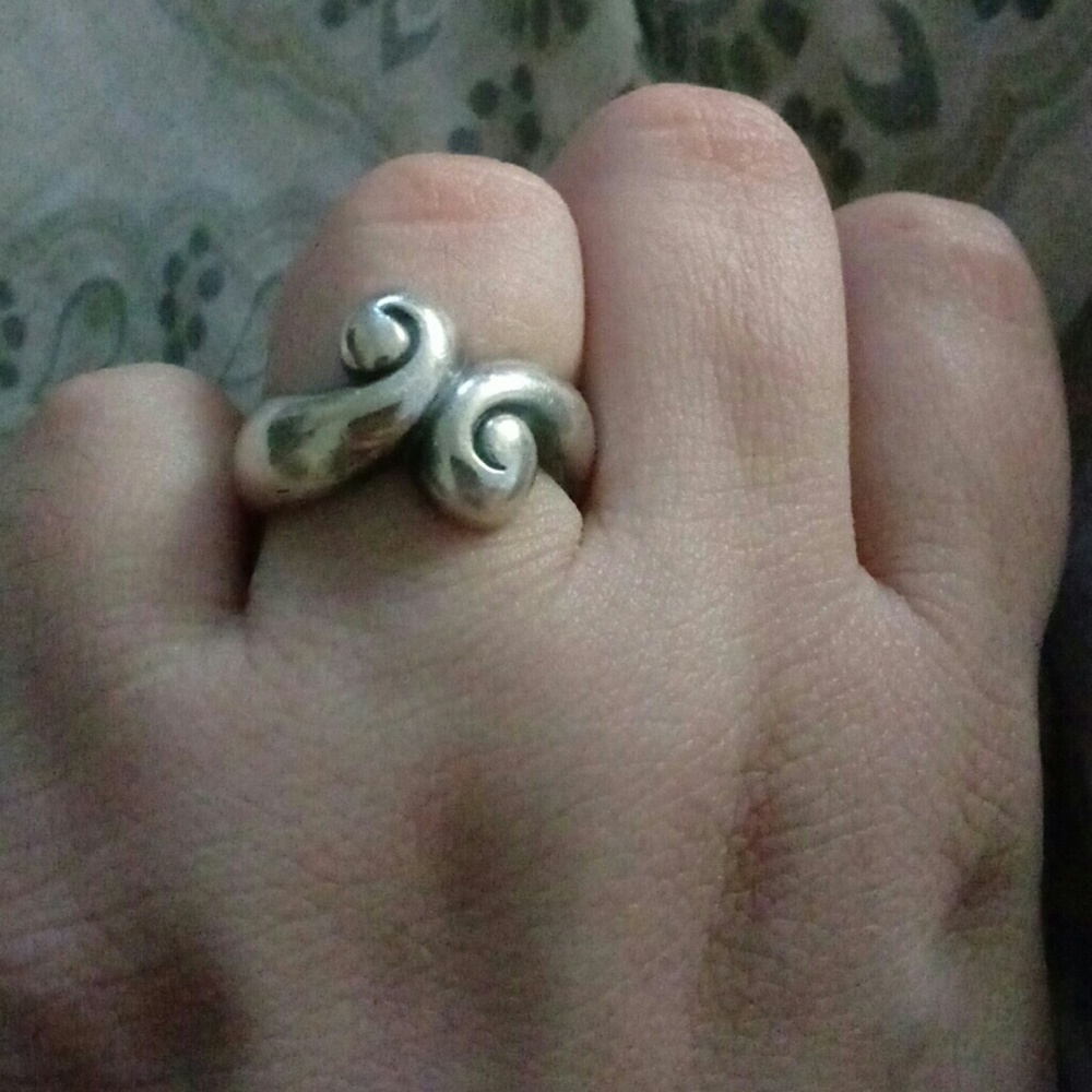 Sterling silver ring - Picture 2 of 2