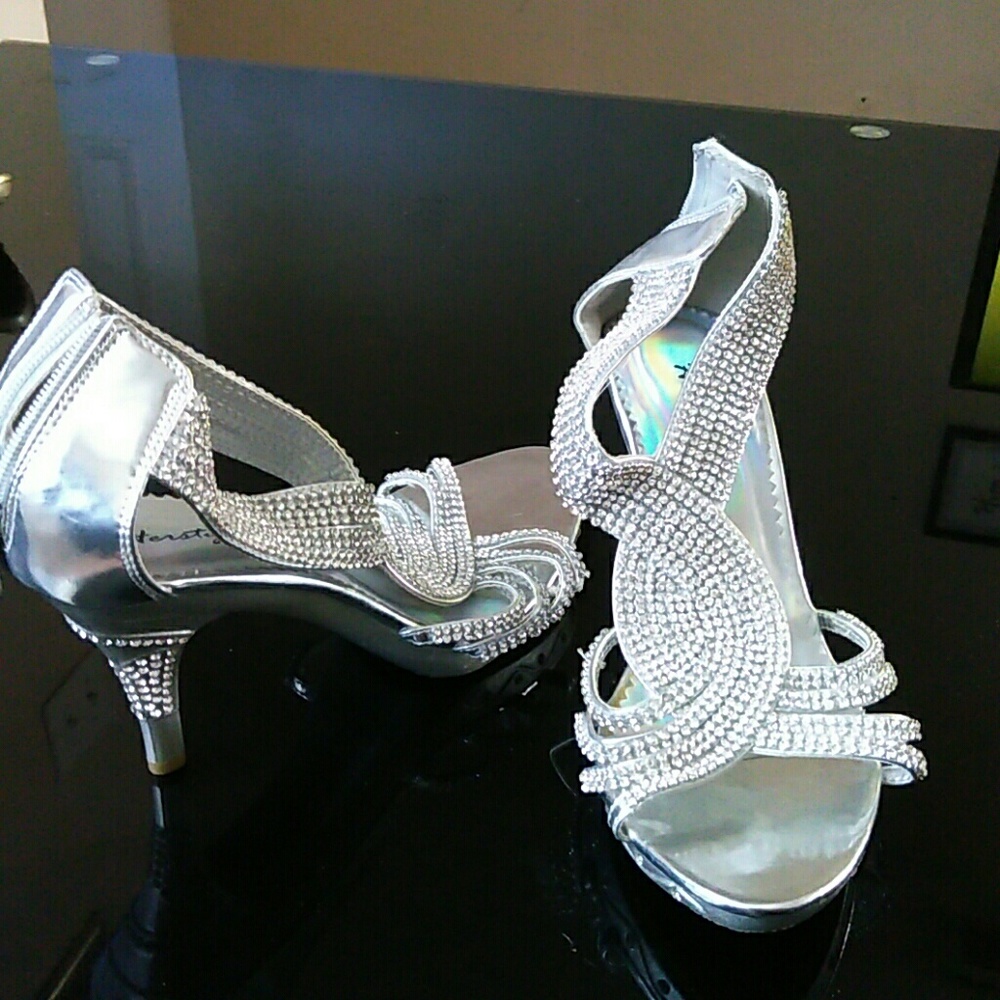 Heels - Picture 2 of 2