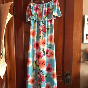 Off the shoulders summer dress