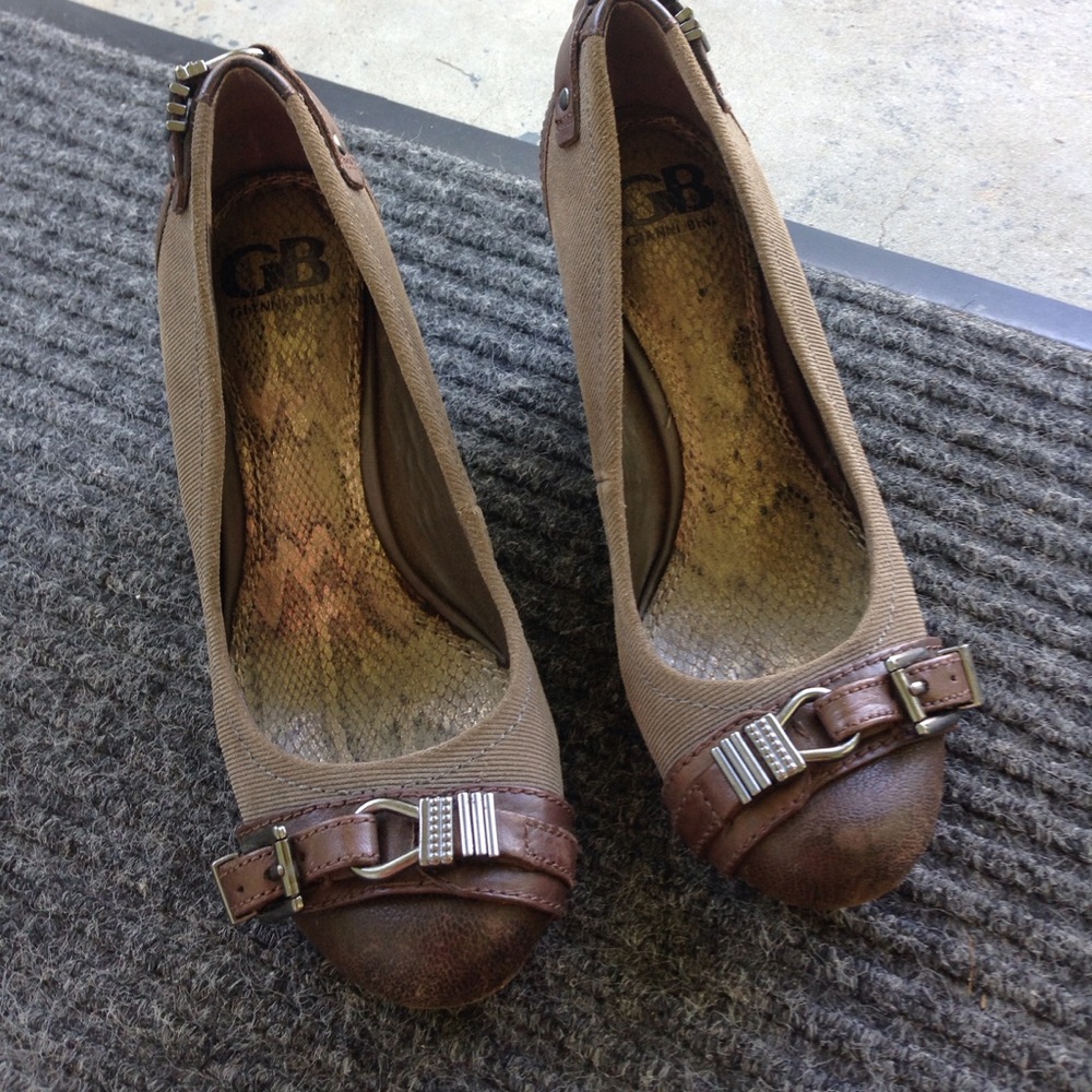 Gianni Bini size 6.5 army green wedge.