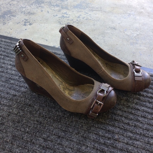 Gianni Bini size 6.5 army green wedge. - Picture 2 of 4