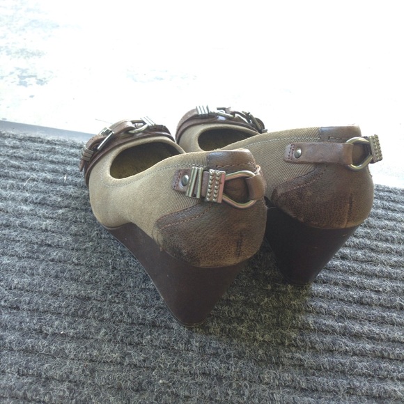 Gianni Bini size 6.5 army green wedge. - Picture 3 of 4